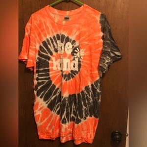 Sunshine Sisters Be Kind Tie Dye Tee Large
Black and Orange